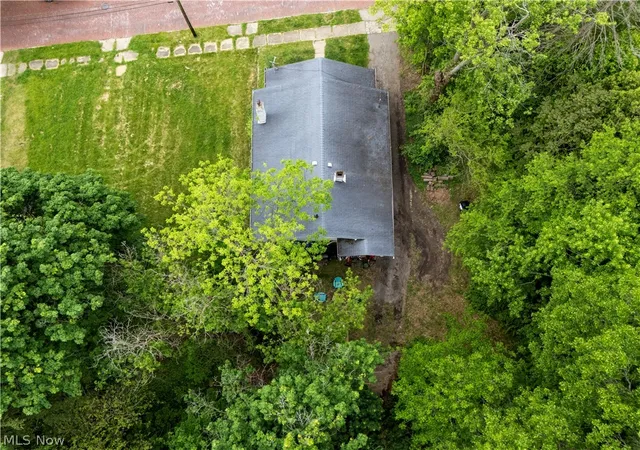 Photo 3 of Single family home for sale at 709 Longview Ave, Akron, OH 44307 | MLS# 5213524 | Listing updated on 2026-08-24