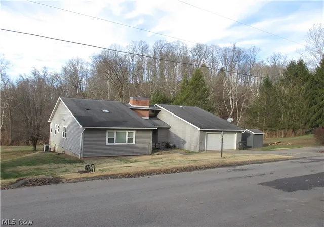 Homes for sale in St Marys, WV | 33 Mound Manor, St Marys, WV 26170 | MLS# 5214810