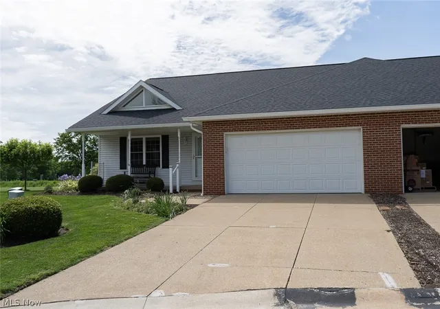 Homes for sale in Massillon, OH | 2765 Doral Cir Se, Massillon, OH 44646 | MLS# 5211784