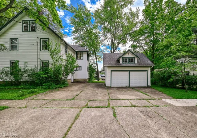 Homes for sale in Ravenna, OH | 748 E Main St, Ravenna, OH 44266 | MLS# 5214219