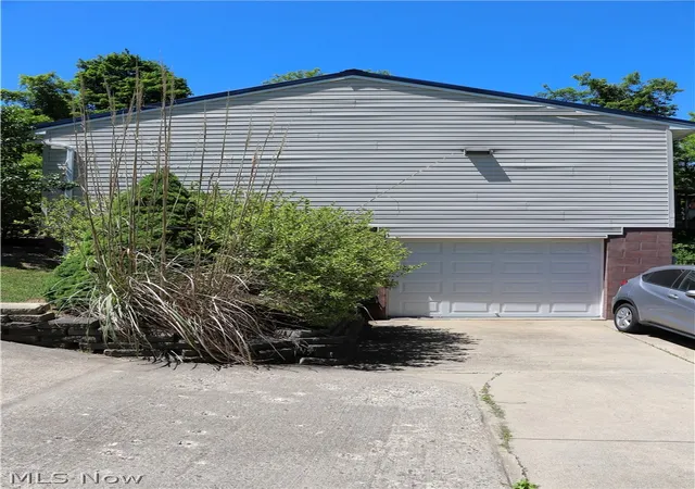 Photo 4 of Single family home for sale at 50538 Cindy Dr, Saint Clairsville, OH 43950 | MLS# 5214916 | Listing updated on 2026-07-27
