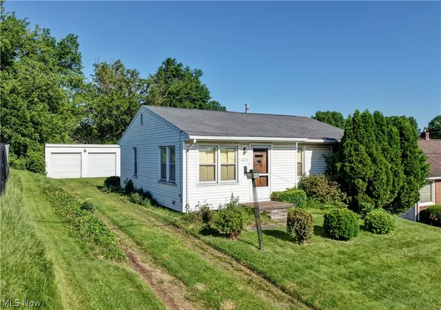 Homes for sale in Canton, OH | 2123 Clearview Ave Nw, Canton, OH 44708 | MLS# 5214928