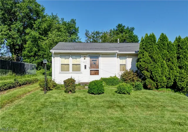 Homes for sale in Canton, OH | 2123 Clearview Ave Nw, Canton, OH 44708 | MLS# 5214928