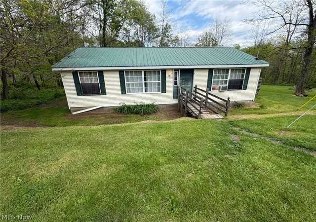 Homes for sale in Carrollton, OH | 3219 Bay Rd Se, Carrollton, OH 44615 | MLS# 5214920