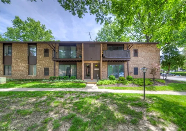 Homes for sale in Middleburg Heights, OH | 16430 Heather Ln #204, Middleburg Heights, OH 44130 | MLS# 5212847