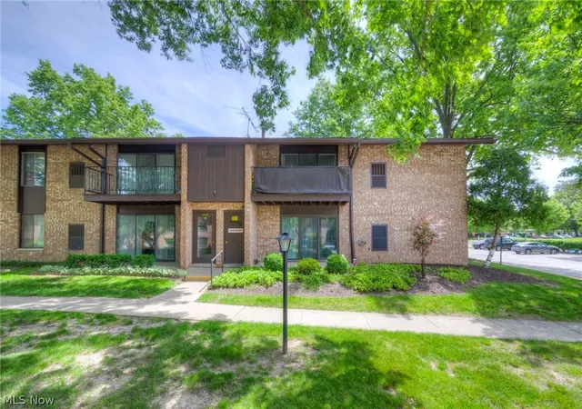 Homes for sale in Middleburg Heights, OH | 16430 Heather Ln #204, Middleburg Heights, OH 44130 | MLS# 5212847
