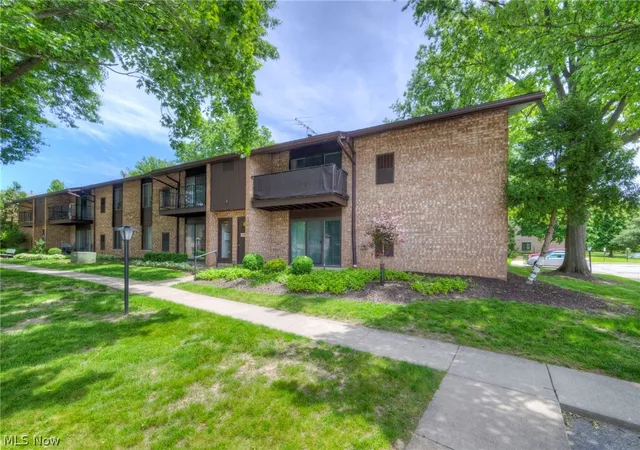 Homes for sale in Middleburg Heights, OH | 16430 Heather Ln #204, Middleburg Heights, OH 44130 | MLS# 5212847