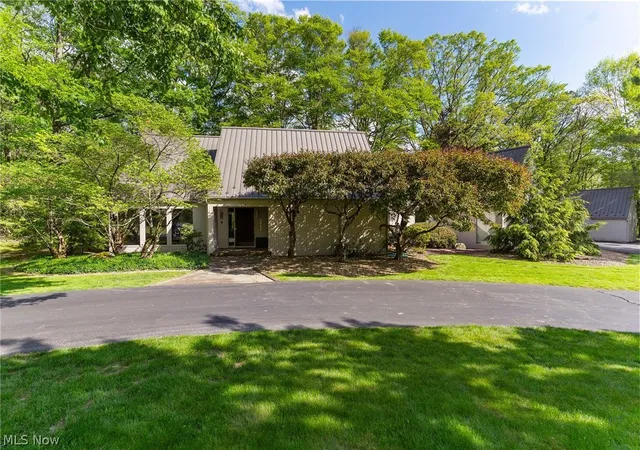 2nd image of 2941 Howland Wilson Rd Ne, Warren, OH 44484 | MLS# 5214863