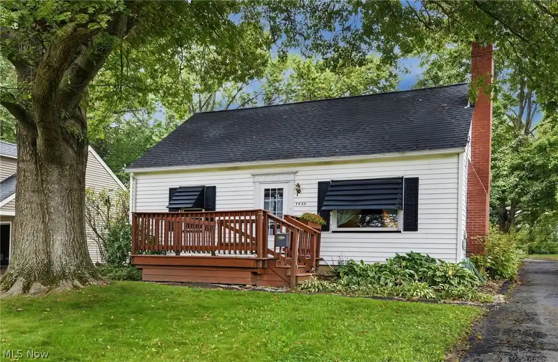 Photo 1 of Single family home for sale at 7435 Westview Dr, Youngstown, OH 44512 | MLS# 5214635 | Listing updated on 2026-10-16