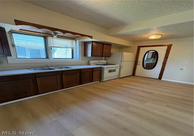 Photo 3 of Single family home for sale at 565 Brown St, Akron, OH 44311 | MLS# 5214911 | Listing updated on 2026-07-06