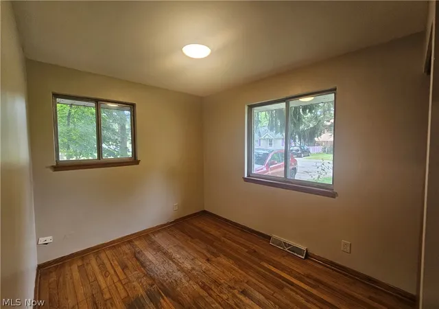Listing Photo 2 - Condo for sale in building located at 525 Irma St, Kent, OH 44240 - Unit #