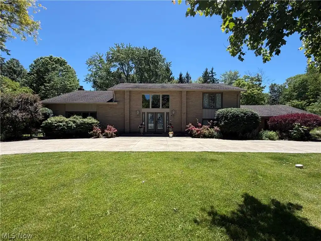 Photo 1 of Sale Pending at 2737 Sinton Pl, Cleveland, OH 44124 | MLS# 5214691 | Listing updated on 2026-10-17