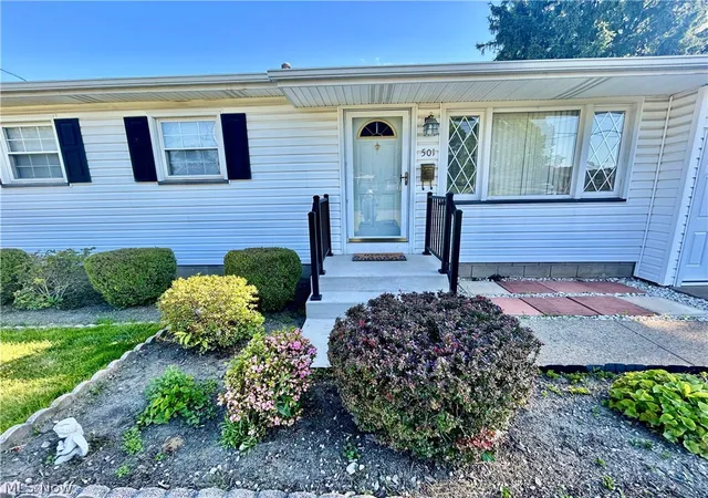 2nd image of 501 Edison St, Struthers, OH 44471 | MLS# 5215044