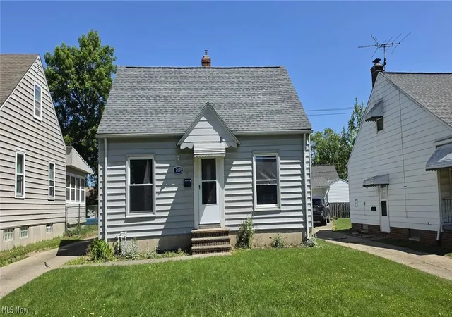 Homes for sale in Garfield Heights, OH | 12605 Shady Oak Blvd, Garfield Heights, OH 44125 | MLS# 5215132