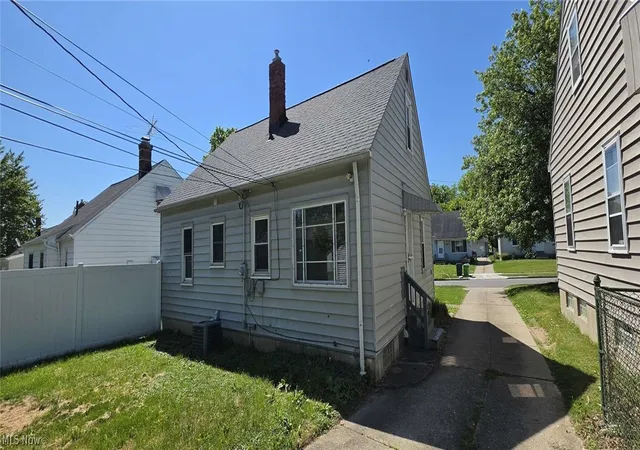 Homes for sale in Garfield Heights, OH | 12605 Shady Oak Blvd, Garfield Heights, OH 44125 | MLS# 5215132