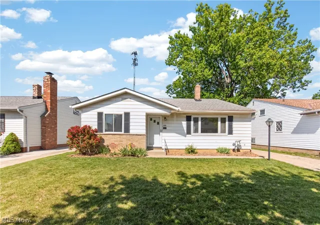 Homes for sale in Willowick, OH | 317 E 312th St, Willowick, OH 44095 | MLS# 5214246
