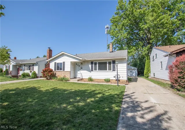 Homes for sale in Willowick, OH | 317 E 312th St, Willowick, OH 44095 | MLS# 5214246