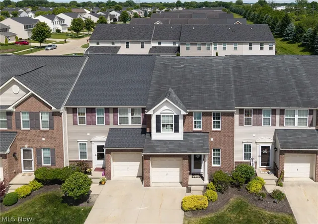 Homes for sale in Berea, OH | 106 Pebble Ct, Berea, OH 44017 | MLS# 5215173