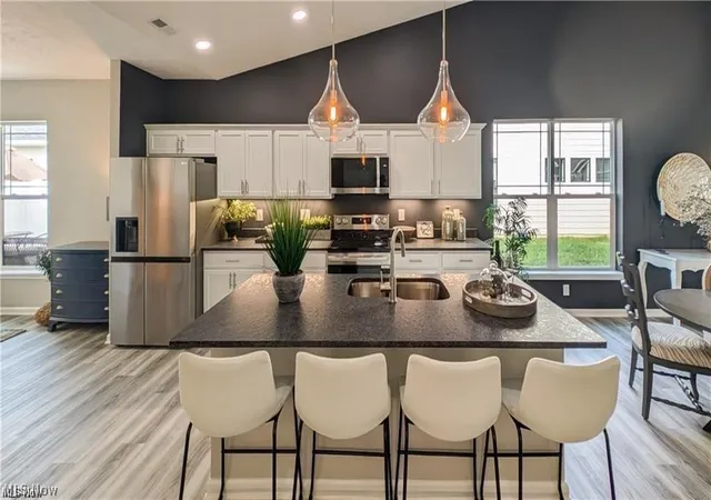 Listing Photo 4 - Condo for sale in building located at 5017 Coventry Cir, Huron, OH 44839