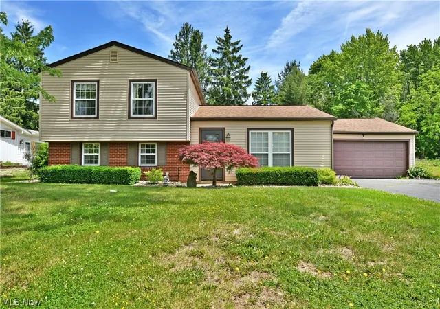 1st image of 566 Greenleaf Ave Ne, Warren, OH 44484 | MLS# 5214847