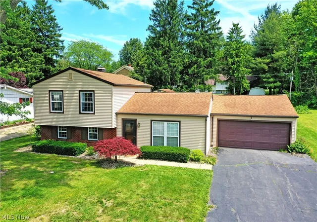 3rd image of 566 Greenleaf Ave Ne, Warren, OH 44484 | MLS# 5214847