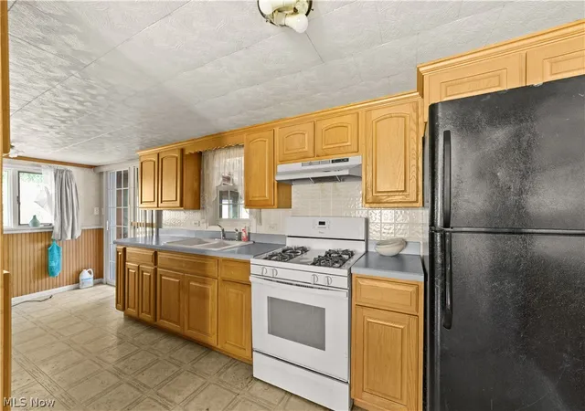 Photo 4 of Sale Pending at 41511 Hazelwood St, Elyria, OH 44035 | MLS# 5214248 | Listing updated on 2026-08-21