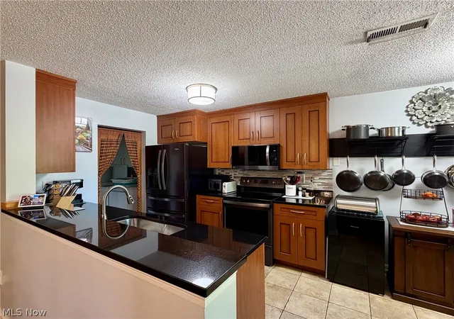 Homes for sale in Mayfield Heights, OH | 180 Fox Hollow Dr #101, Mayfield Heights, OH 44124 | MLS# 5214981