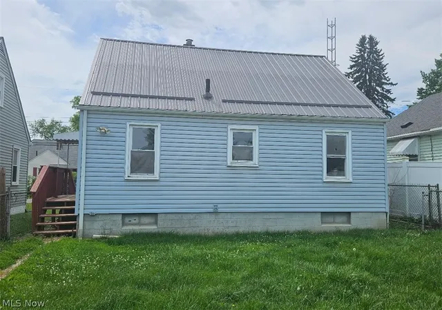Photo 2 of Sale Pending at 1620 Sandwith Ave Sw, Canton, OH 44706 | MLS# 5215355 | Listing updated on 2026-06-17