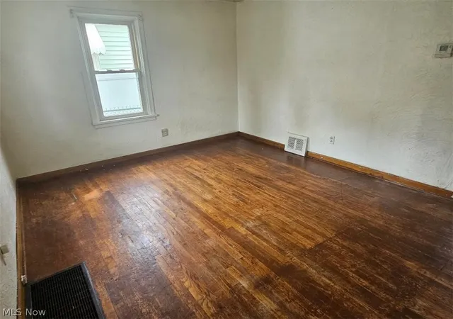 Photo 3 of Sale Pending at 1620 Sandwith Ave Sw, Canton, OH 44706 | MLS# 5215355 | Listing updated on 2026-06-17