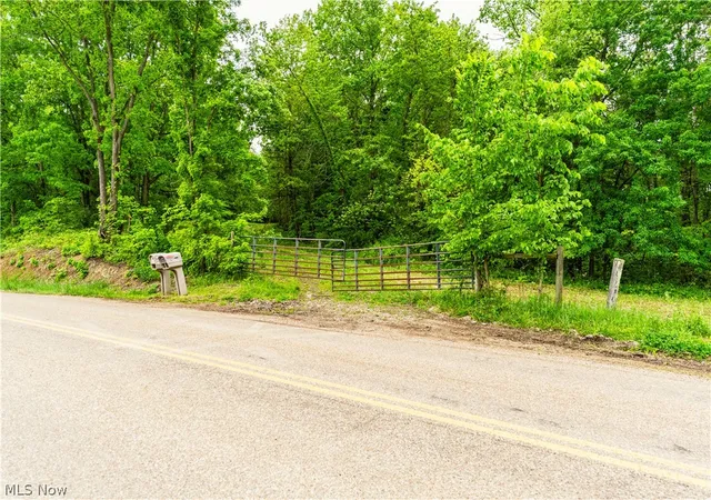 Homes for sale in Uhrichsville, OH | Edie Hill Road Road, Uhrichsville, OH 44683 | MLS# 5215374