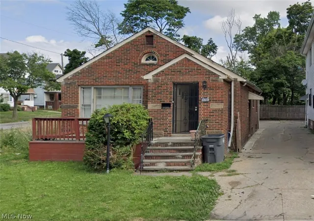 Homes for sale in Cleveland, OH | 11705 Farringdon, Cleveland, OH 44105 | MLS# 5212983