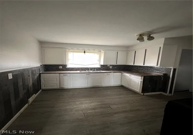 Homes for sale in Cleveland, OH | 11705 Farringdon, Cleveland, OH 44105 | MLS# 5212983