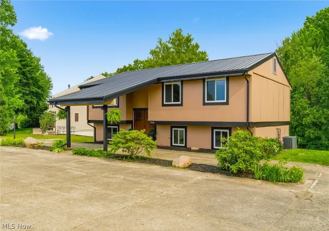 Homes for sale in Massillon, OH | 1730 Ledgewood Blvd Ne, Massillon, OH 44646 | MLS# 5213970