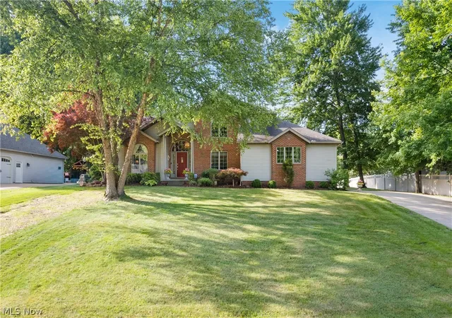 2nd image of 1938 Fairway Dr, Green, OH 44685 | MLS# 5215200