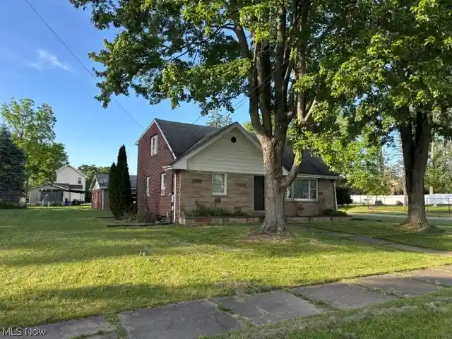 Single family home for sale at 1006 Orlo, Warren, OH 44485 | MLS# 5215464