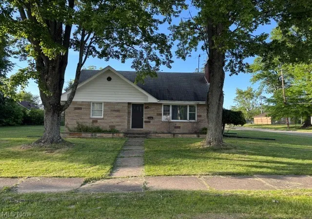 Photo 2 of Single family home for sale at 1006 Orlo, Warren, OH 44485 | MLS# 5215464 | Listing updated on 2026-09-22