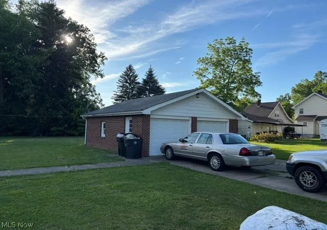 Photo 4 of Single family home for sale at 1006 Orlo, Warren, OH 44485 | MLS# 5215464 | Listing updated on 2026-09-22
