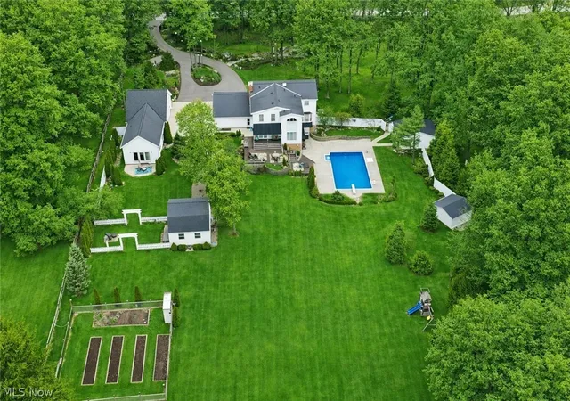2nd image of 7885 Pear Tree Dr, Chesterland, OH 44026 | MLS# 5215468