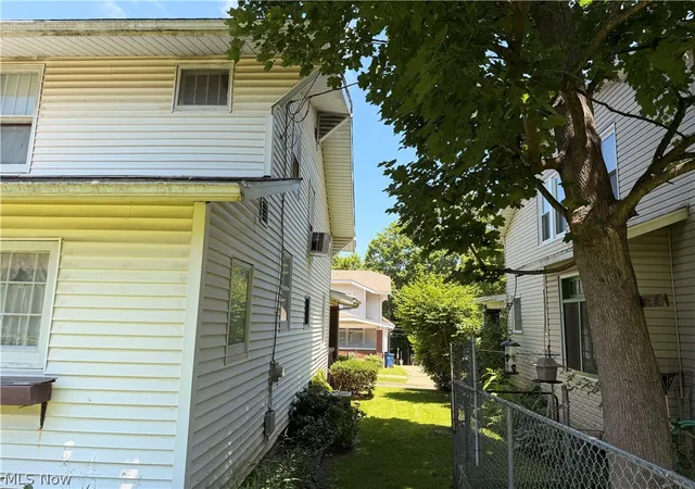 Photo 3 of Single family home for sale at 1018 Foster Ave, Cambridge, OH 43725 | MLS# 5215477 | Listing updated on 2026-06-03