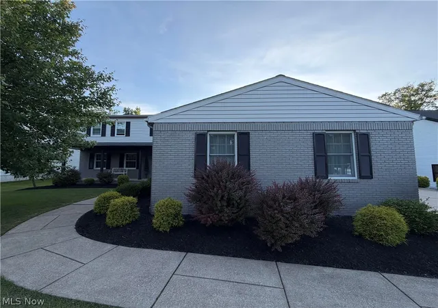Homes for sale in Brecksville, OH | 8120 Daventree Dr, Brecksville, OH 44141 | MLS# 5215713