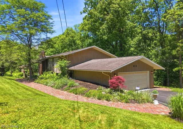 1st image of 905 Heritage Ln, Akron, OH 44333 | MLS# 5215654