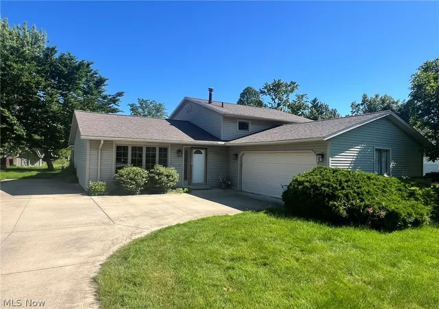 3rd image of 16244 Delmont Ave, Strongsville, OH 44136 | MLS# 5215711
