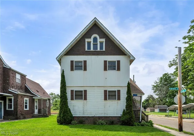 1st image of 1202 Lawrence Rd Ne, Canton, OH 44705 | MLS# 5215510