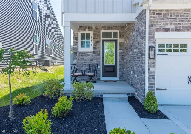 Photo 2 of Townhouse for sale at 9235 Ledge View Ter, Broadview Heights, OH 44147 | MLS# 5215716 | Listing updated on 2026-08-24