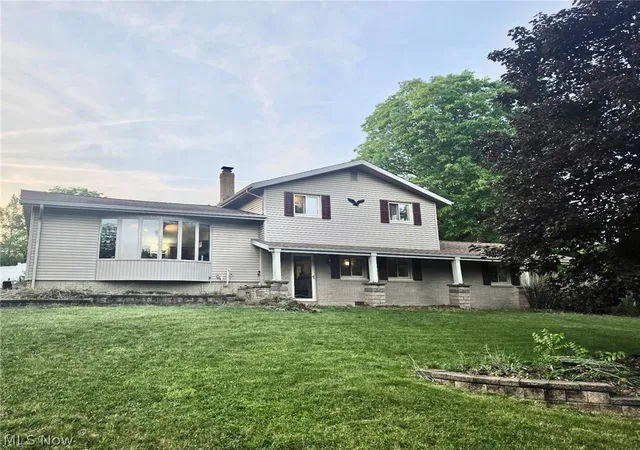 Photo 2 of Single family home for sale at 520 Brookpark Dr, Cuyahoga Falls, OH 44223 | MLS# 5215541 | Listing updated on 2026-08-01