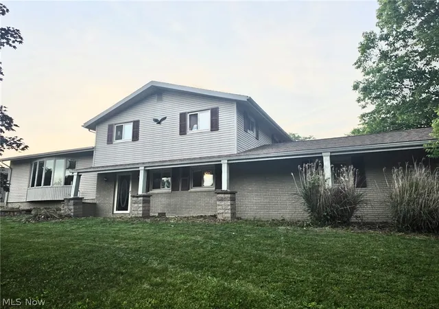 Photo 3 of Single family home for sale at 520 Brookpark Dr, Cuyahoga Falls, OH 44223 | MLS# 5215541 | Listing updated on 2026-08-01