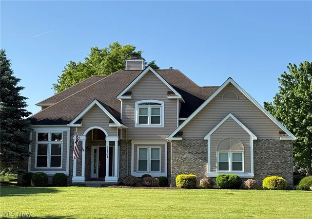 Homes for sale in Avon Lake, OH | 32291 Country Club Dr, Avon Lake, OH 44012 | MLS# 5215791