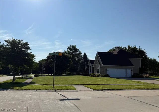Homes for sale in Avon Lake, OH | 32291 Country Club Dr, Avon Lake, OH 44012 | MLS# 5215791