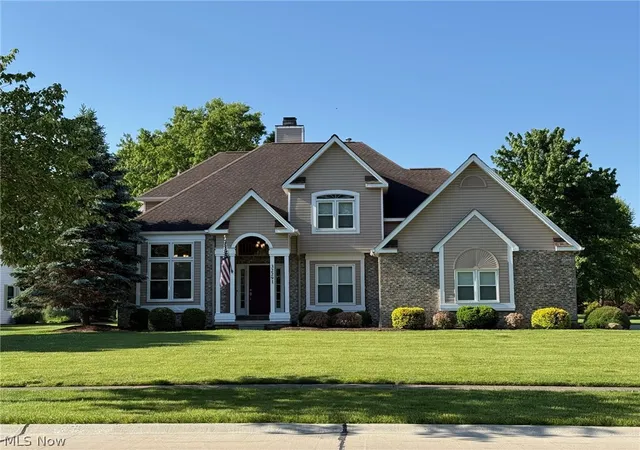 Homes for sale in Avon Lake, OH | 32291 Country Club Dr, Avon Lake, OH 44012 | MLS# 5215791