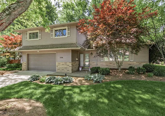 1st image of 5504 Lansbury Ln, Lyndhurst, OH 44124 | MLS# 5212774
